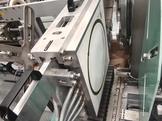 短波红外快速聚焦与精准辐射