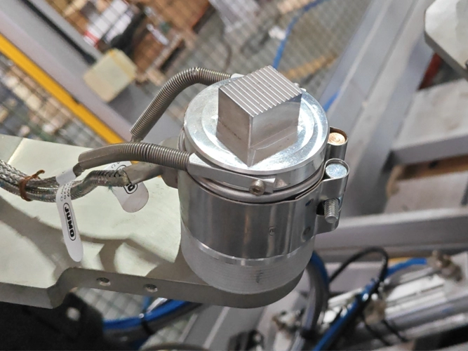 分区独立控温与仿形热板设计